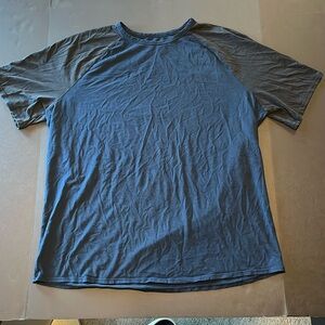 Lululemon T-Shirt Men’s XXL Two Tone Blue with Black sleeves